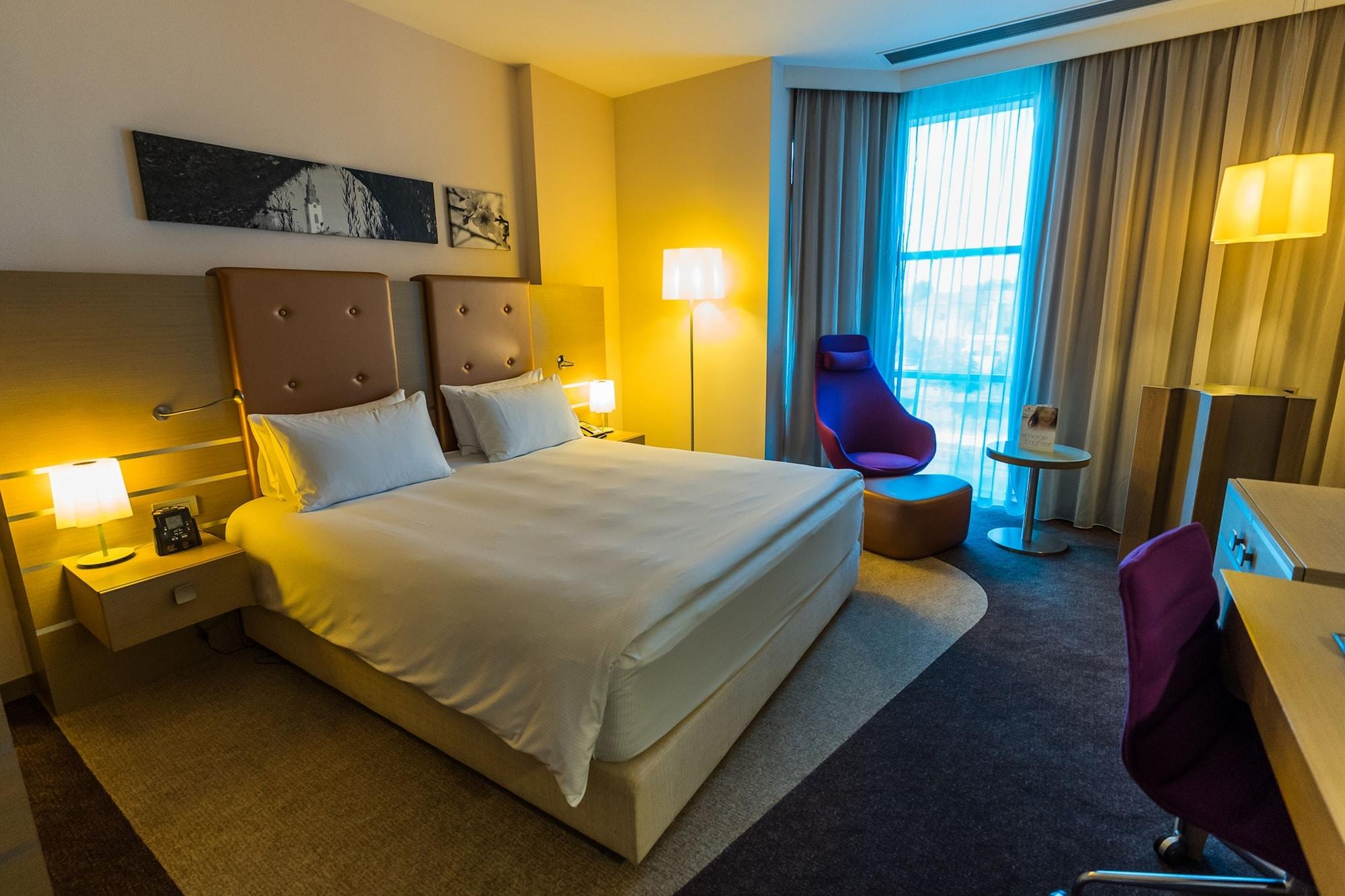 Doubletree By Hilton Oradea Ξενοδοχείο Εξωτερικό φωτογραφία