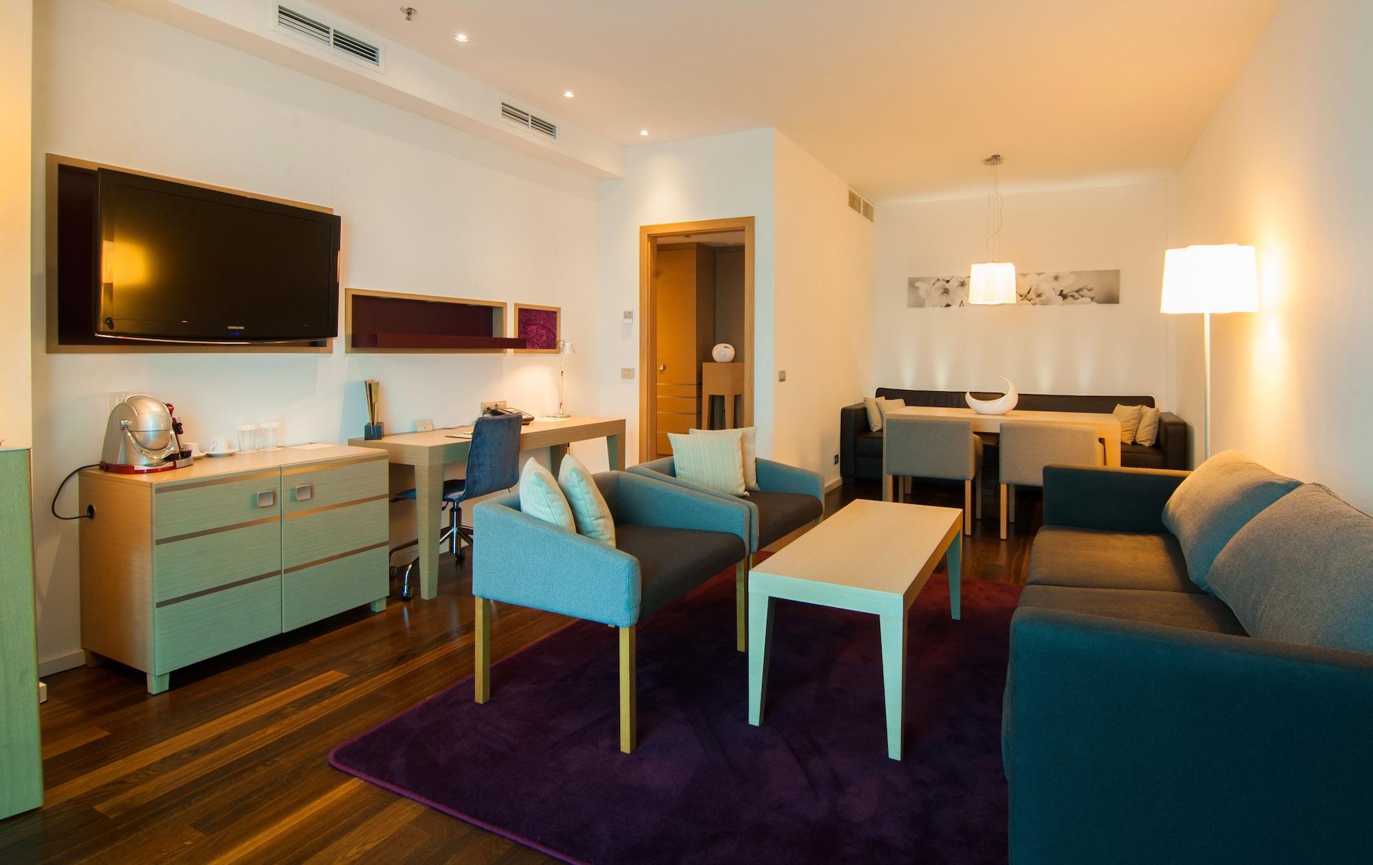 Doubletree By Hilton Oradea Ξενοδοχείο Εξωτερικό φωτογραφία