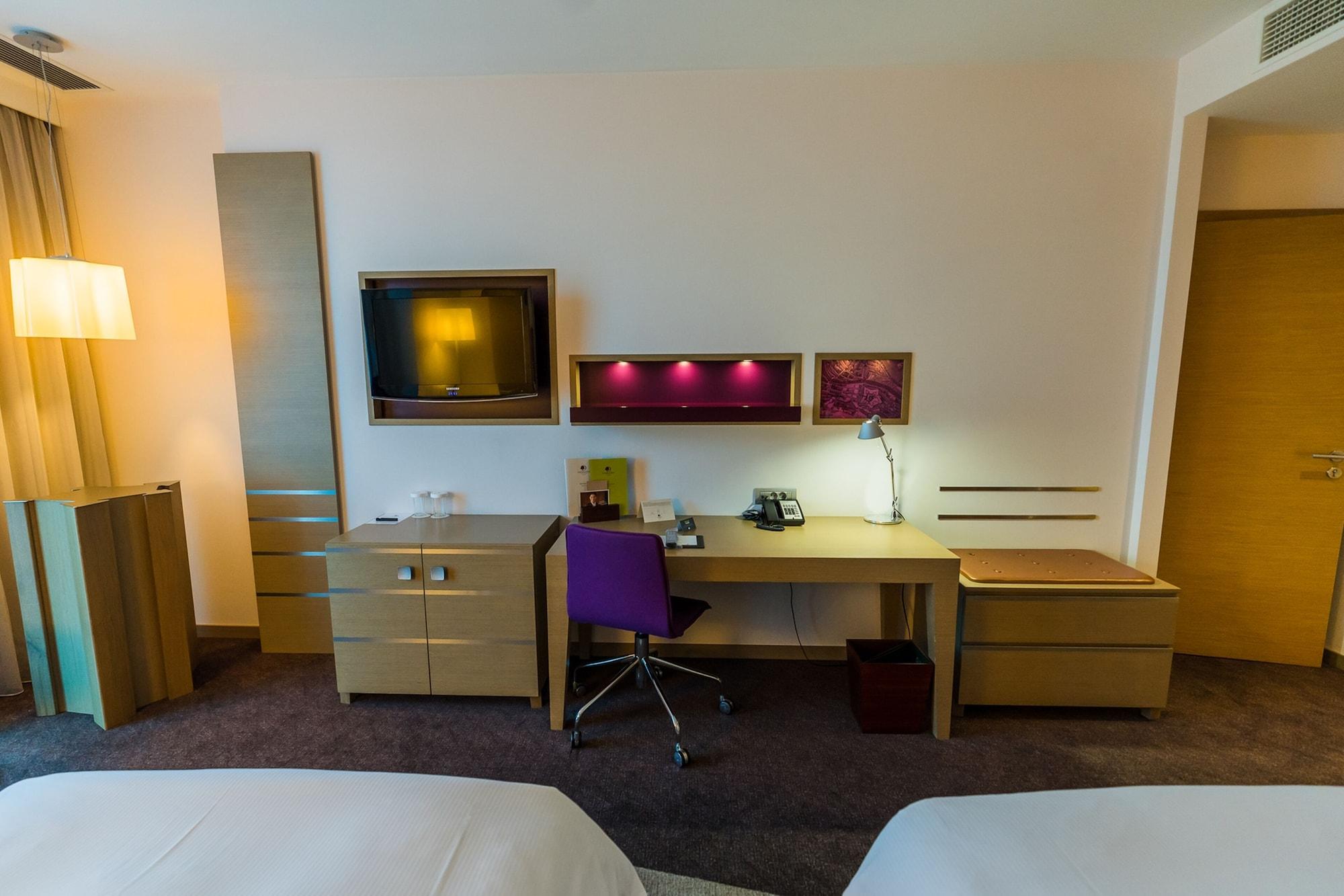 Doubletree By Hilton Oradea Ξενοδοχείο Εξωτερικό φωτογραφία