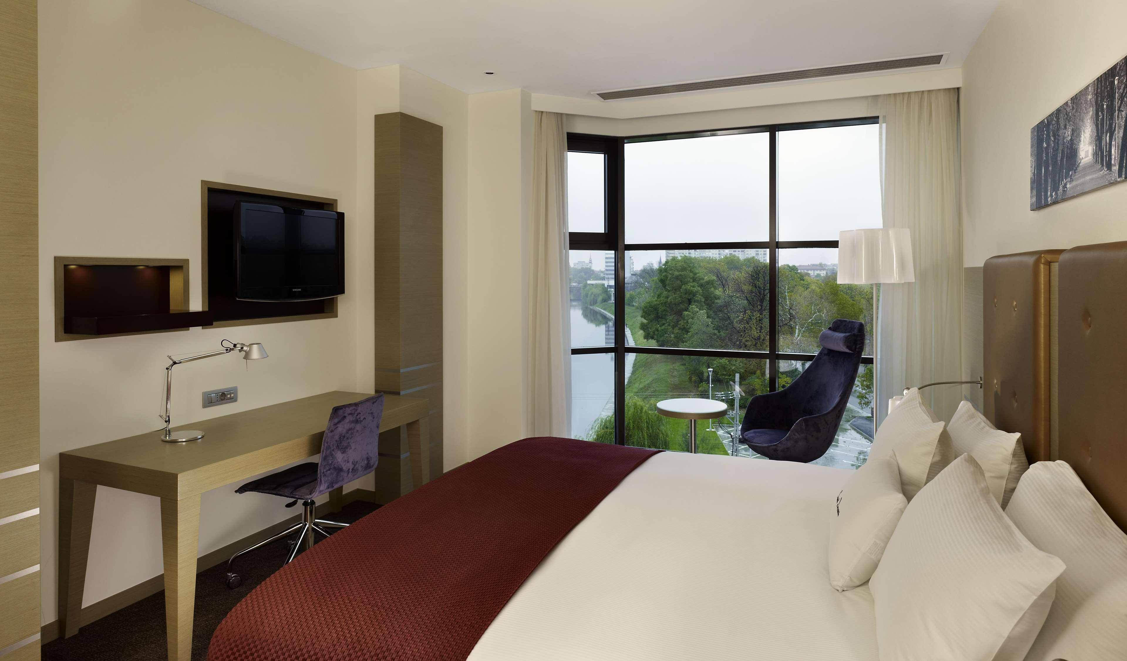 Doubletree By Hilton Oradea Ξενοδοχείο Δωμάτιο φωτογραφία