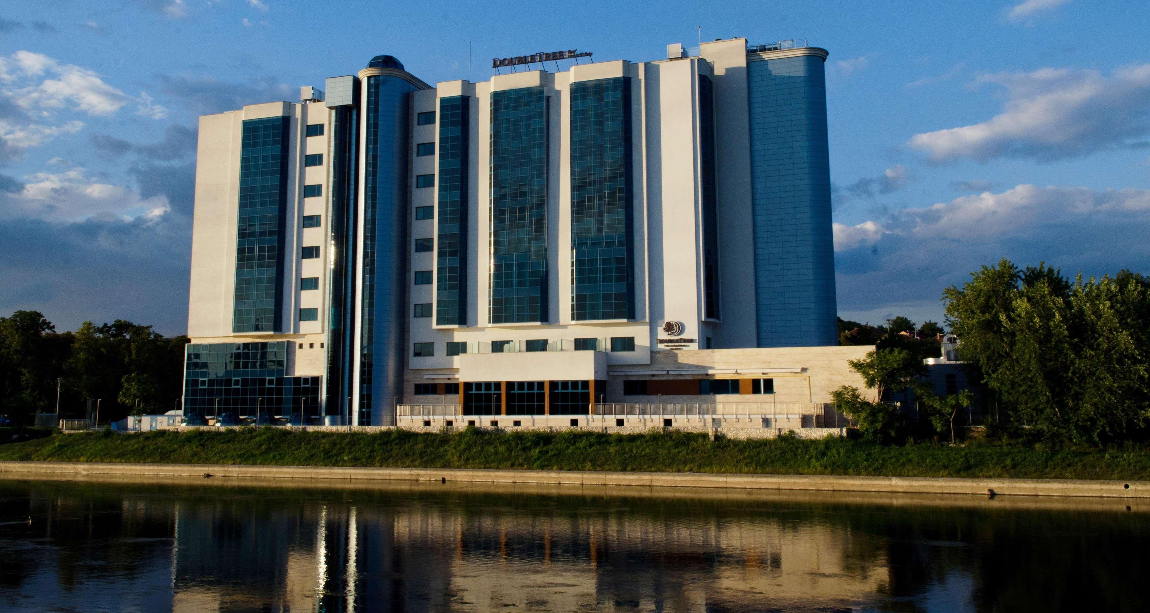 Doubletree By Hilton Oradea Ξενοδοχείο Εξωτερικό φωτογραφία