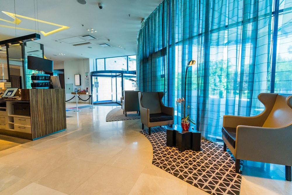 Doubletree By Hilton Oradea Ξενοδοχείο Εξωτερικό φωτογραφία