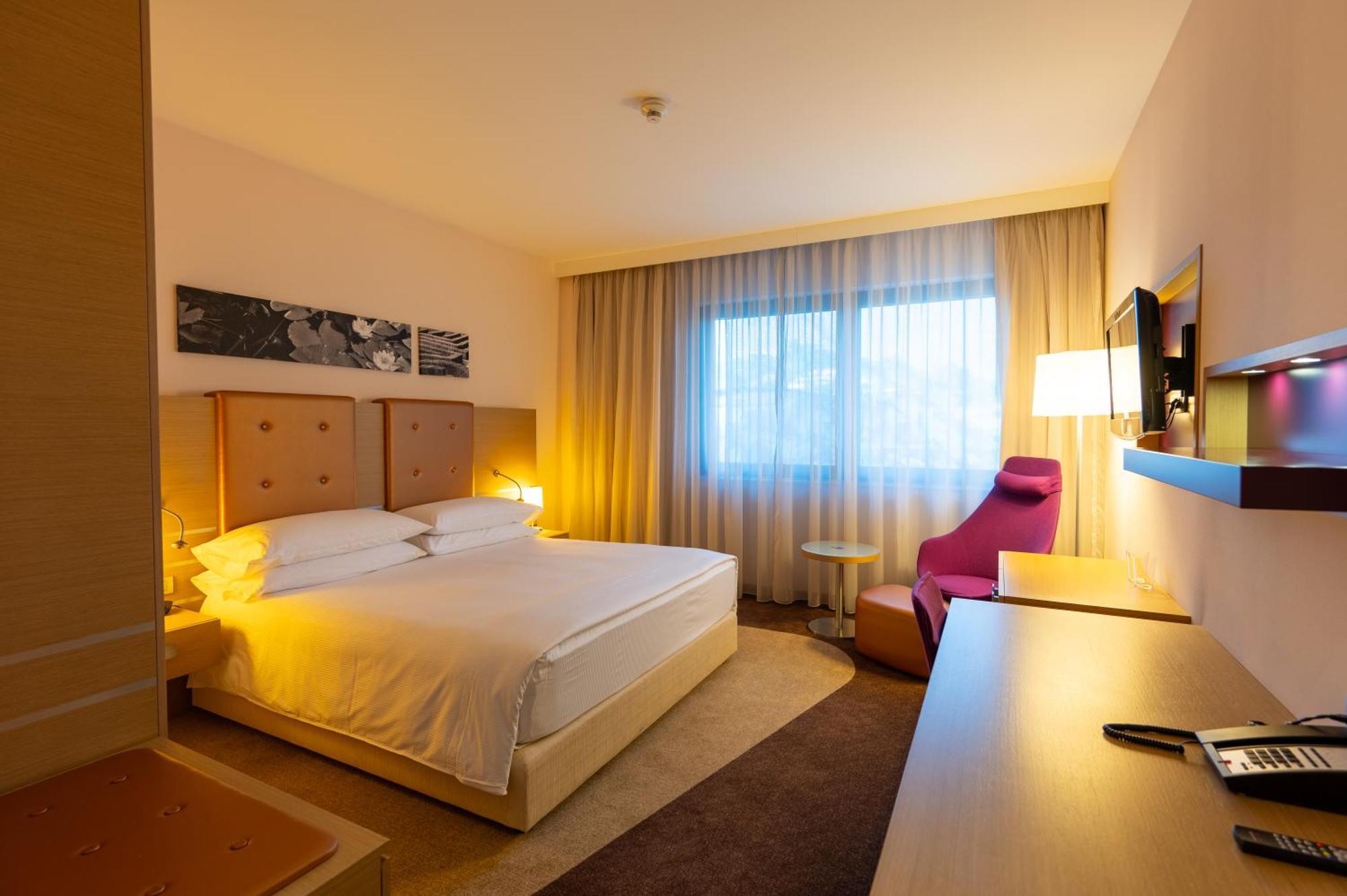 Doubletree By Hilton Oradea Ξενοδοχείο Εξωτερικό φωτογραφία