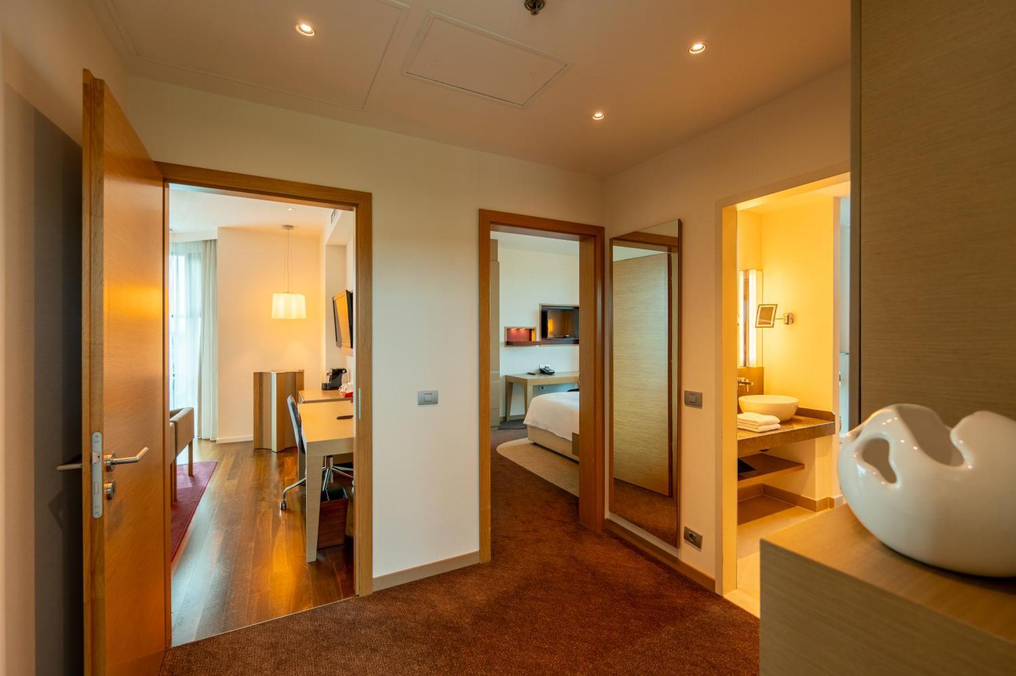 Doubletree By Hilton Oradea Ξενοδοχείο Εξωτερικό φωτογραφία