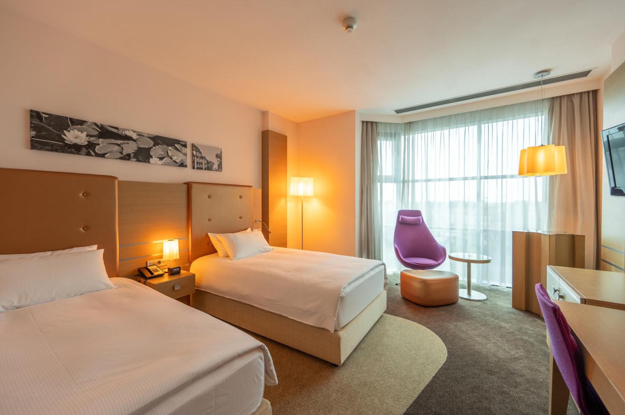 Doubletree By Hilton Oradea Ξενοδοχείο Εξωτερικό φωτογραφία