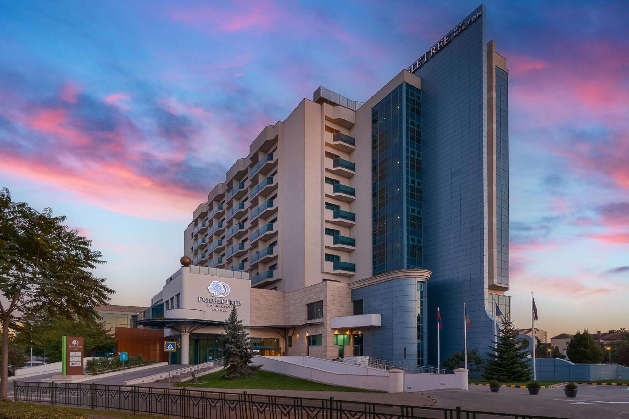 Doubletree By Hilton Oradea Ξενοδοχείο Εξωτερικό φωτογραφία